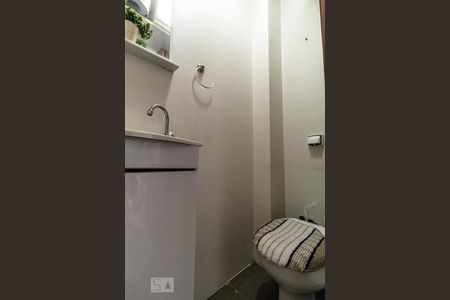 Apartamento à venda com 86m², 2 quartos e sem vaga Apartamento à venda com 86m², 2 quartos e sem vagaBanheiro de serviço