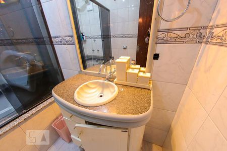 Casa à venda com 220m², 3 quartos e 2 vagas Casa à venda com 220m², 3 quartos e 2 vagasBanheiro da Suite 3