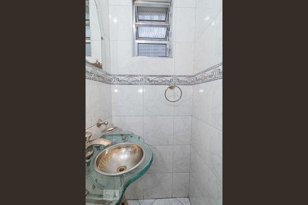 Casa à venda com 220m², 3 quartos e 2 vagas Casa à venda com 220m², 3 quartos e 2 vagasLavabo