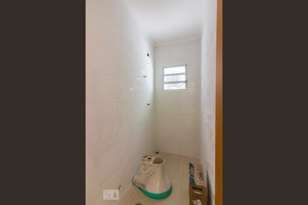 Banheiro de casa de condomínio para alugar com 1 quarto, 35m² em Jardim Paraíso, São Paulo