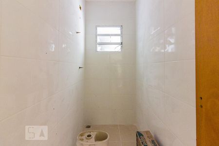 Banheiro de casa de condomínio para alugar com 1 quarto, 35m² em Jardim Paraíso, São Paulo