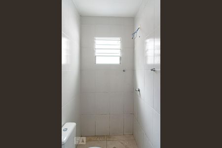 Banheiro de kitnet/studio para alugar com 1 quarto, 28m² em Jardim Santa Cruz (sacomã), São Paulo