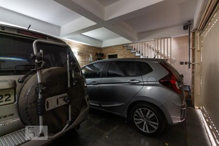 Casa à venda com 170m², 4 quartos e 2 vagas Casa à venda com 170m², 4 quartos e 2 vagasGaragem