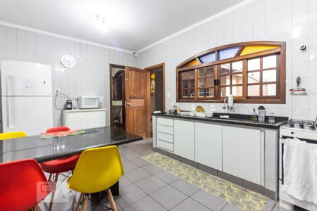 Casa à venda com 170m², 4 quartos e 2 vagas Casa à venda com 170m², 4 quartos e 2 vagasCozinha