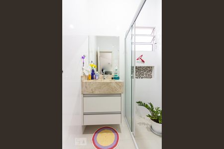 Casa à venda com 170m², 4 quartos e 2 vagas Casa à venda com 170m², 4 quartos e 2 vagasBanheiro