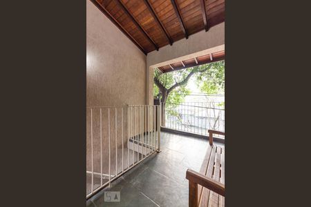 Casa à venda com 170m², 4 quartos e 2 vagas Casa à venda com 170m², 4 quartos e 2 vagasHall