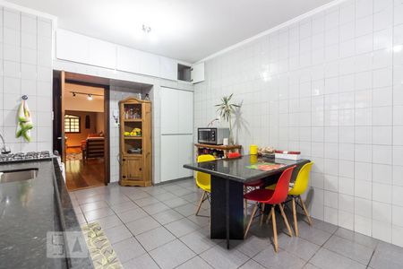 Casa à venda com 170m², 4 quartos e 2 vagas Casa à venda com 170m², 4 quartos e 2 vagasCozinha
