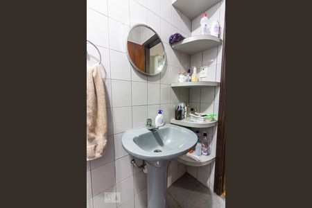 Casa à venda com 170m², 4 quartos e 2 vagas Casa à venda com 170m², 4 quartos e 2 vagasBanheiro