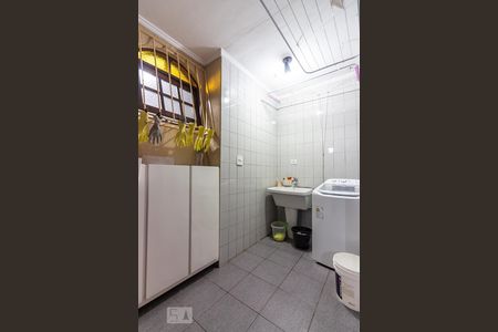 Casa à venda com 170m², 4 quartos e 2 vagas Casa à venda com 170m², 4 quartos e 2 vagasÁrea de Serviço