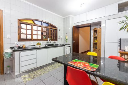 Casa à venda com 170m², 4 quartos e 2 vagas Casa à venda com 170m², 4 quartos e 2 vagasCozinha