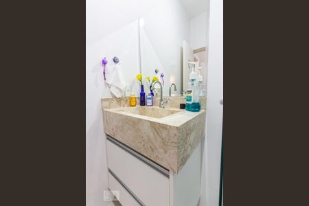 Casa à venda com 170m², 4 quartos e 2 vagas Casa à venda com 170m², 4 quartos e 2 vagasBanheiro