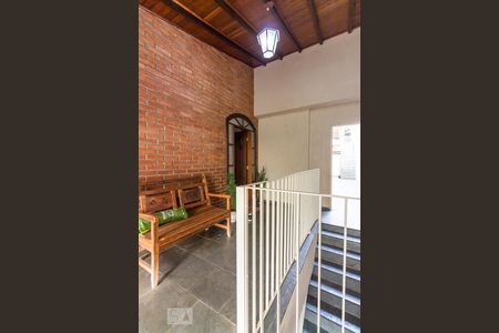 Casa à venda com 170m², 4 quartos e 2 vagas Casa à venda com 170m², 4 quartos e 2 vagasHall