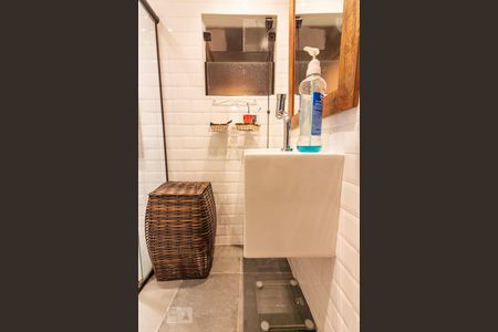 Casa à venda com 170m², 4 quartos e 2 vagas Casa à venda com 170m², 4 quartos e 2 vagasBanheiro