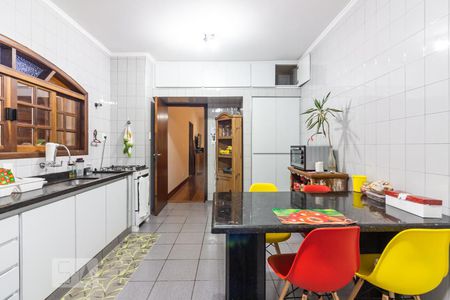 Casa à venda com 170m², 4 quartos e 2 vagas Casa à venda com 170m², 4 quartos e 2 vagasCozinha