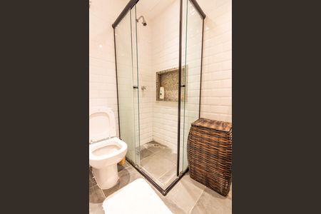 Casa à venda com 170m², 4 quartos e 2 vagas Casa à venda com 170m², 4 quartos e 2 vagasBanheiro