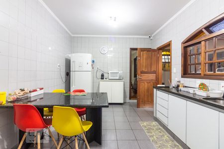 Casa à venda com 170m², 4 quartos e 2 vagas Casa à venda com 170m², 4 quartos e 2 vagasCozinha