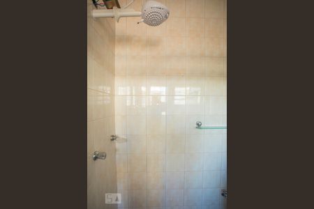 Casa à venda com 360m², 4 quartos e 4 vagasBanheiro de Serviço - Chuveiro