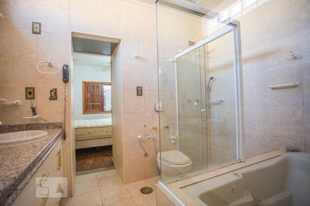 Casa à venda com 360m², 4 quartos e 4 vagasBanheiro Suite 1