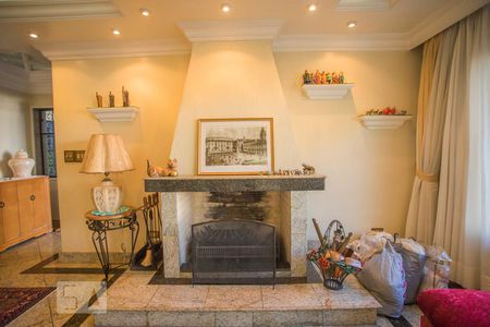 Casa à venda com 360m², 4 quartos e 4 vagasSala de Estar - Lareira