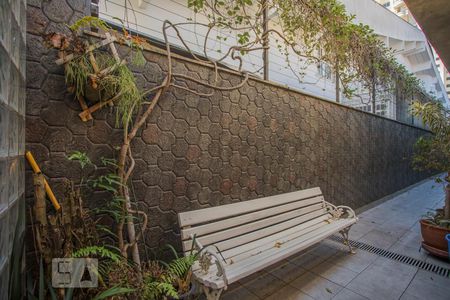 Casa à venda com 360m², 4 quartos e 4 vagasCorredor - Área externa