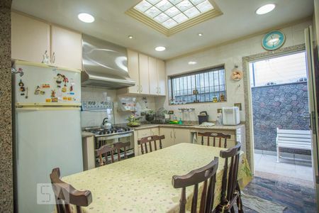 Casa à venda com 360m², 4 quartos e 4 vagasCozinha