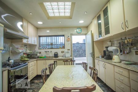 Casa à venda com 360m², 4 quartos e 4 vagasCozinha - Armários