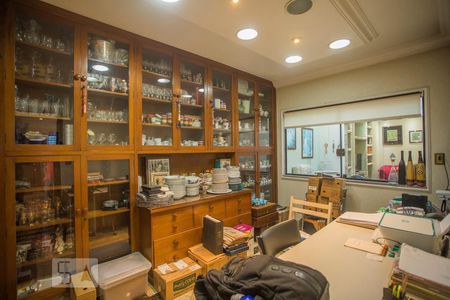 Casa à venda com 360m², 4 quartos e 4 vagasEscritório