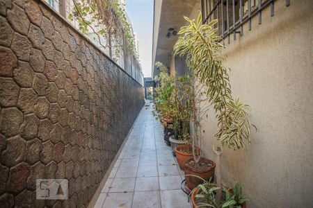 Casa à venda com 360m², 4 quartos e 4 vagasCorredor - Área externa