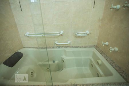 Casa à venda com 360m², 4 quartos e 4 vagasBanheiro Suite 2 - Banheira