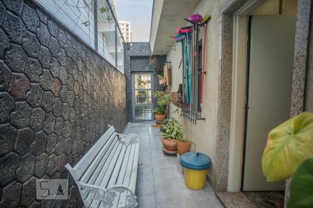 Casa à venda com 360m², 4 quartos e 4 vagasCorredor - Área externa