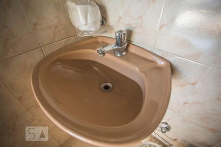 Casa à venda com 360m², 4 quartos e 4 vagasLavabo da Garagem - Torneira