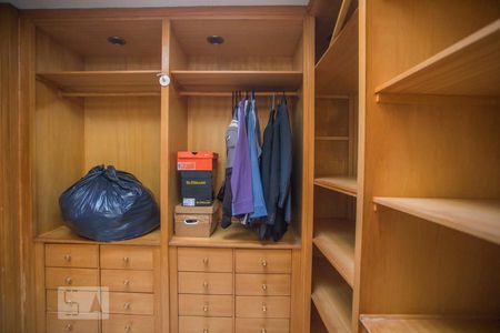 Casa à venda com 360m², 4 quartos e 4 vagasCloset da Suite 1