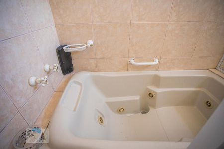 Casa à venda com 360m², 4 quartos e 4 vagasBanheiro Suite 1 - Banheira