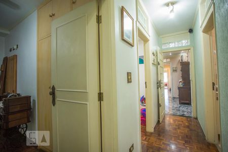 Casa à venda com 360m², 4 quartos e 4 vagasCorredor - Quartos