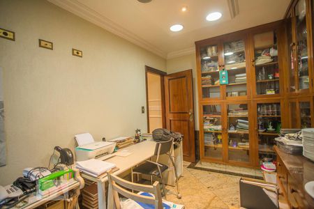 Casa à venda com 360m², 4 quartos e 4 vagasEscritório