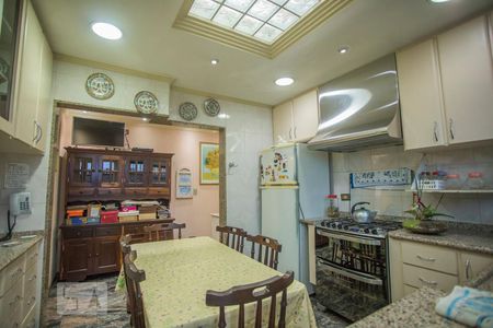 Casa à venda com 360m², 4 quartos e 4 vagasCozinha