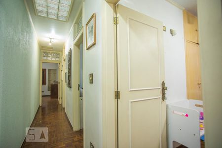 Casa à venda com 360m², 4 quartos e 4 vagasCorredor - Quartos