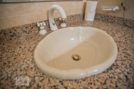 Casa à venda com 360m², 4 quartos e 4 vagasBanheiro 3 - Torneira