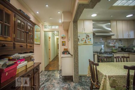 Casa à venda com 360m², 4 quartos e 4 vagasCozinha