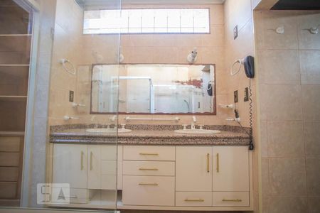 Casa à venda com 360m², 4 quartos e 4 vagasBanheiro Suite 1