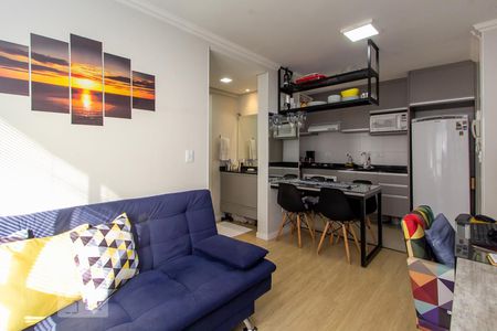 Sala de apartamento para alugar com 1 quarto, 34m² em Cristo Rei, Curitiba
