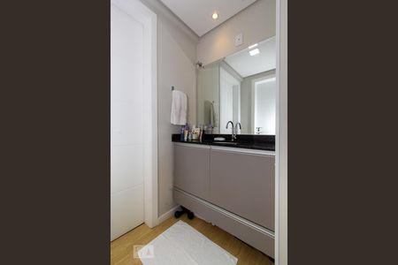 Banheiro de apartamento para alugar com 1 quarto, 34m² em Cristo Rei, Curitiba