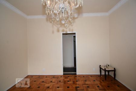 Sala de casa à venda com 3 quartos, 250m² em Inhauma, Rio de Janeiro