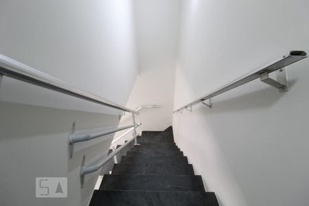 Escada de casa para alugar com 2 quartos, 100m² em Jardim do Estádio, Santo André