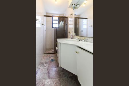 Banheiro de apartamento para alugar com 1 quarto, 55m² em Itaim Bibi, São Paulo