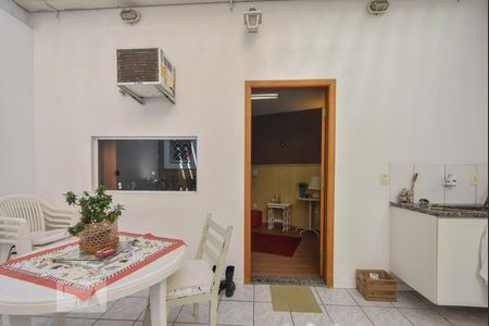 Casa à venda com 190m², 4 quartos e 2 vagasÁrea de Externa com churrasqueira