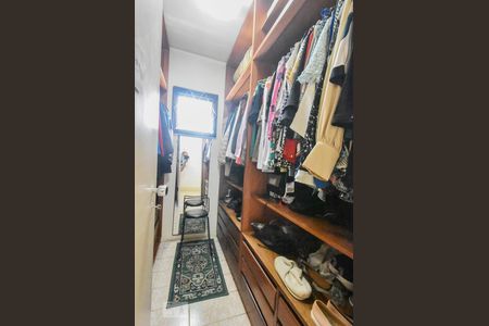 Casa à venda com 190m², 4 quartos e 2 vagasCloset Suíte 01