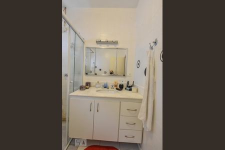 Casa à venda com 190m², 4 quartos e 2 vagasBanheiro Suíte 01