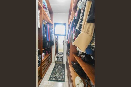 Casa à venda com 190m², 4 quartos e 2 vagasCloset Suíte 01