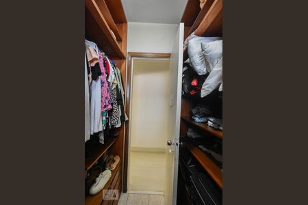 Casa à venda com 190m², 4 quartos e 2 vagasCloset Suíte 01